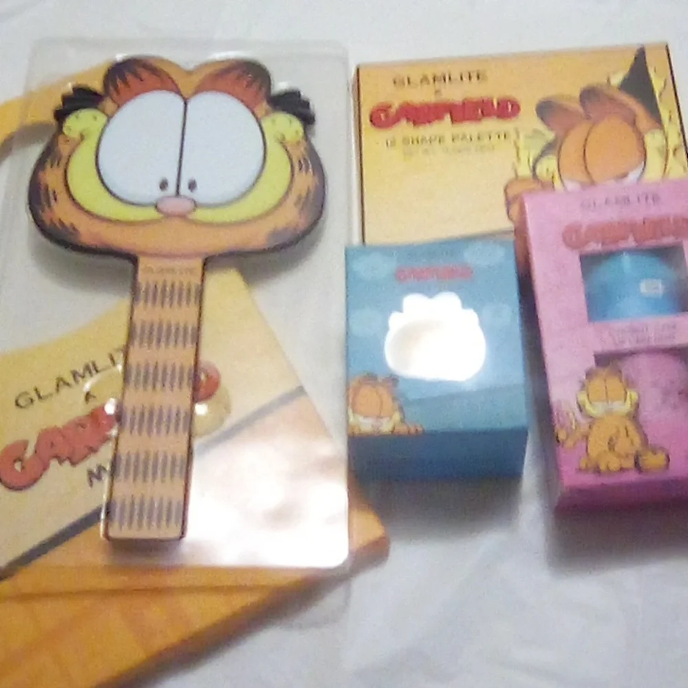 Glamlite x Garfield 4 PC Limited Edition Makeup Set